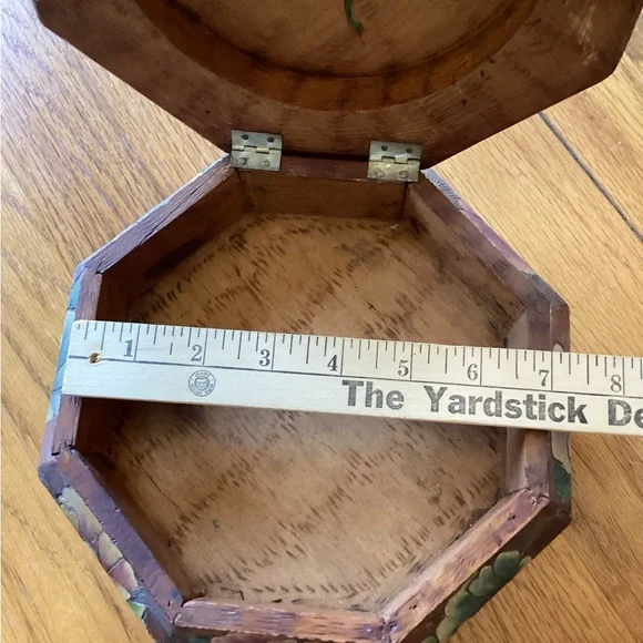Vintage Octagon Wooden Keepsake Box. - Picture 8 of 11